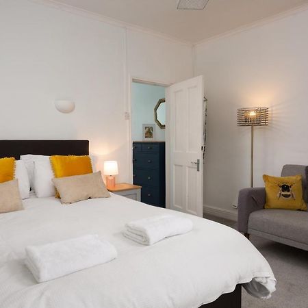 Lovely City Town House With Free Parking Sleeps 2 To 6 Guests يورك المظهر الخارجي الصورة