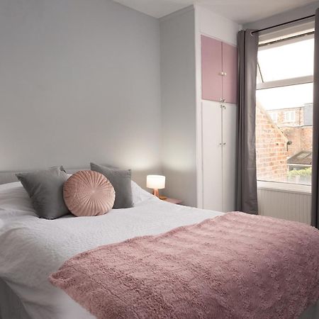 Lovely City Town House With Free Parking Sleeps 2 To 6 Guests يورك المظهر الخارجي الصورة