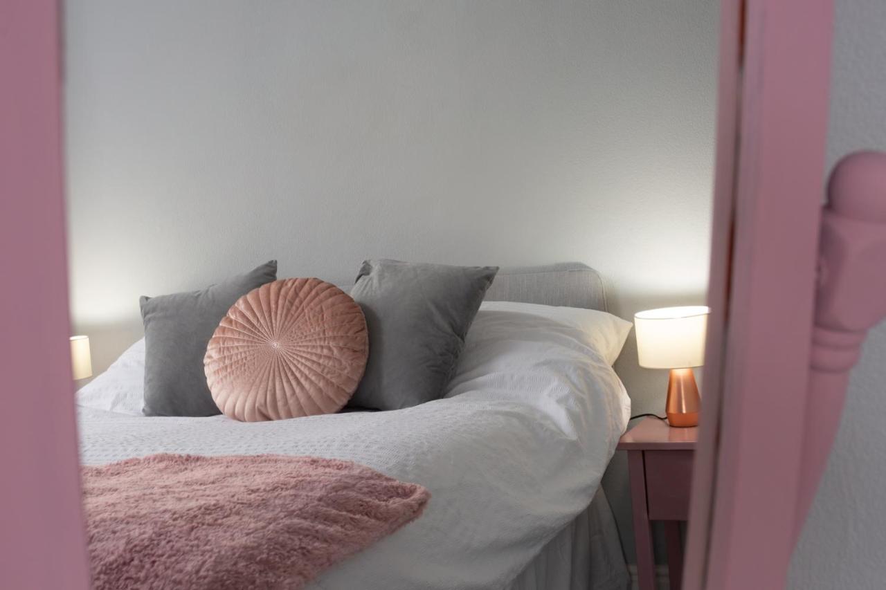 Lovely City Town House With Free Parking Sleeps 2 To 6 Guests يورك المظهر الخارجي الصورة