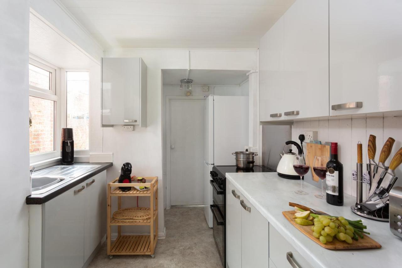 Lovely City Town House With Free Parking Sleeps 2 To 6 Guests يورك المظهر الخارجي الصورة